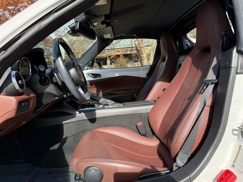 Used 2019 MAZDA MX-5 Miata RF Grand Touring image 11