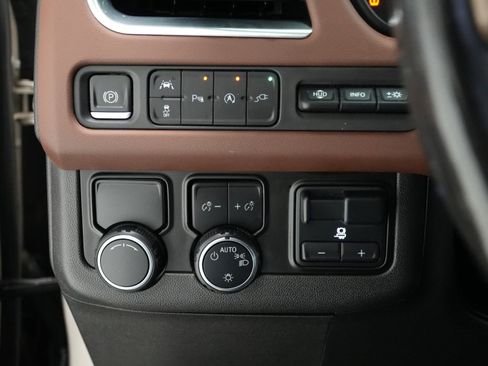 Used 2021 Chevrolet Tahoe High Country w/ Premium Package RWD image 30