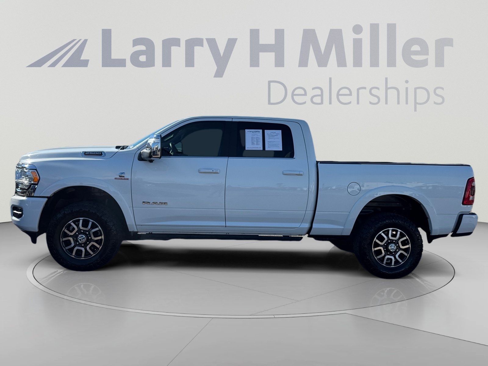 Used 2024 RAM 2500 Limited w/ Towing Technology Group AWD/4WD image 2