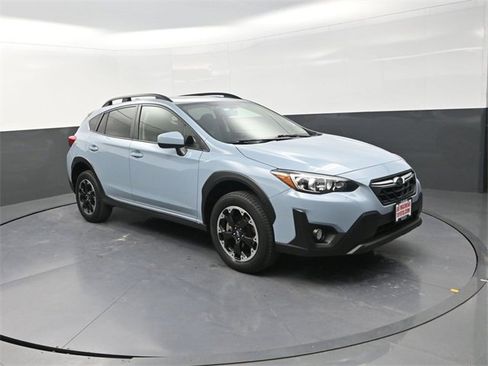 Used 2022 Subaru Crosstrek 2.0i Premium w/ Moonroof Package image 9