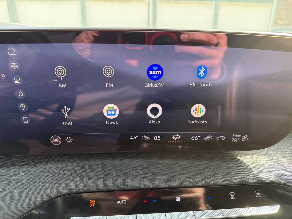 Used 2025 Buick Enclave Preferred AWD/4WD image 29