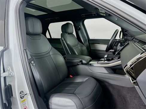 Used 2025 Land Rover Range Rover Sport SE image 28