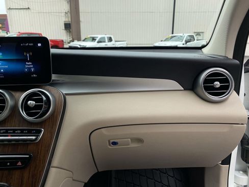 Used 2022 Mercedes-Benz GLC 300 4MATIC image 20