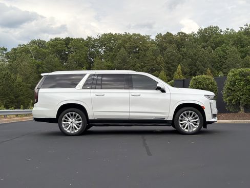 Used 2023 Cadillac Escalade ESV Premium Luxury AWD/4WD image 5