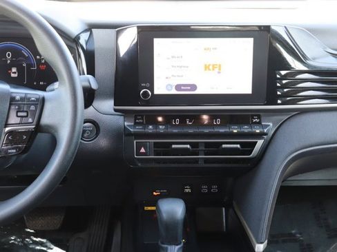 Used 2025 Toyota Camry LE image 17