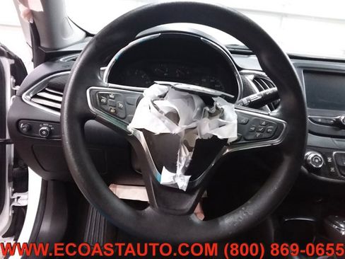 Used 2017 Chevrolet Malibu LT image 11