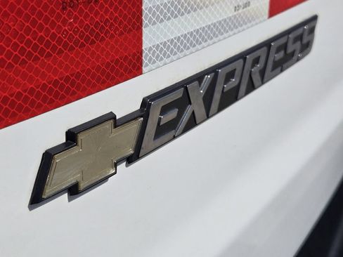 Used 2021 Chevrolet Express 2500 RWD image 10