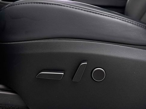 Used 2023 Tesla Model Y 2WD image 28