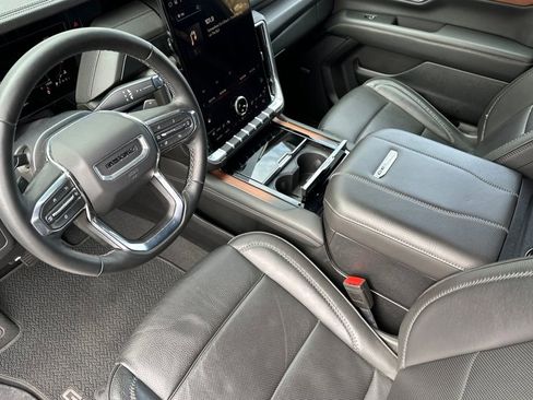 Used 2025 GMC Yukon Denali image 10