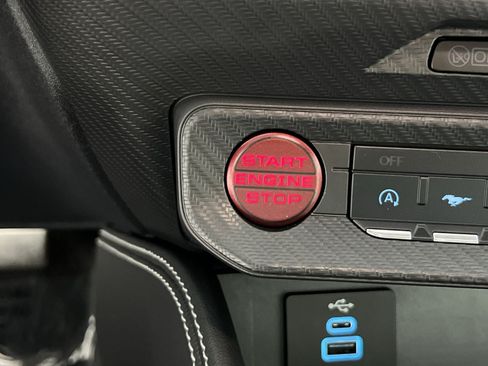 Used 2025 Ford Mustang GT Premium RWD image 36