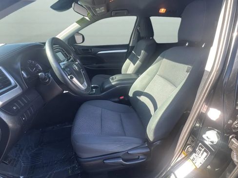 Used 2019 Toyota Highlander LE FWD image 23