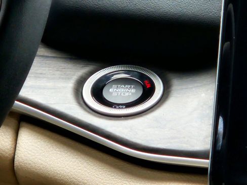 Used 2024 Jeep Grand Cherokee Limited w/ Luxury Tech Group II image 15