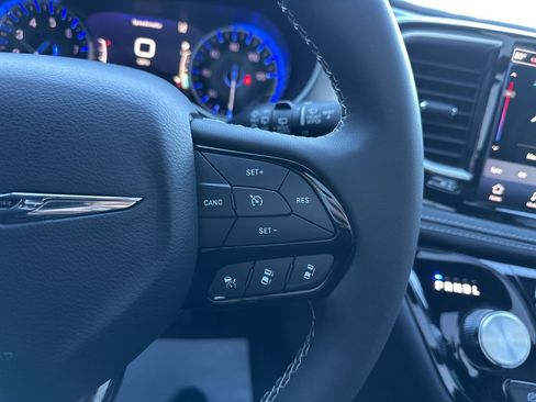 Used 2024 Chrysler Pacifica Touring-L w/ S Appearance Package image 63