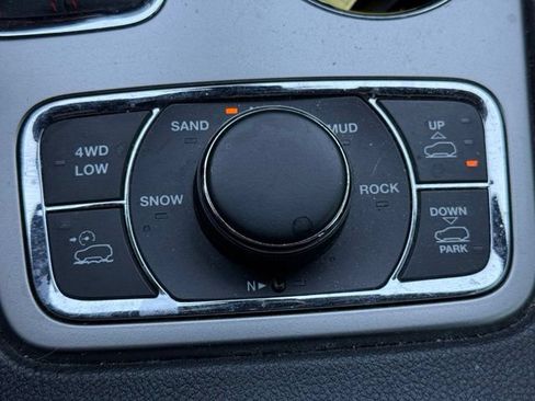 Used 2017 Jeep Grand Cherokee Trailhawk w/ Trailhawk Luxury Group AWD/4WD image 21