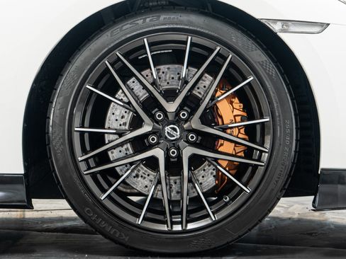 Used 2021 Nissan GT-R Premium AWD/4WD image 43