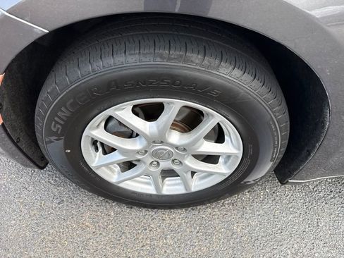 Used 2020 Chrysler Pacifica Touring-L FWD image 9