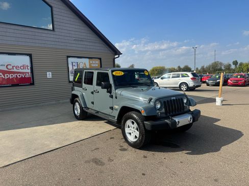 Used 2015 Jeep Wrangler Unlimited Sahara w/ Dual Top Group image 3