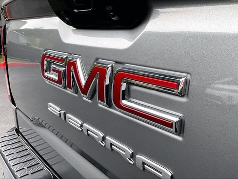 Used 2023 GMC Sierra 1500 SLE image 7