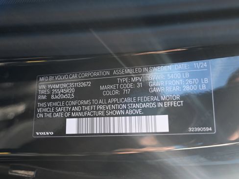 Used 2025 Volvo XC60 B5 Plus image 32