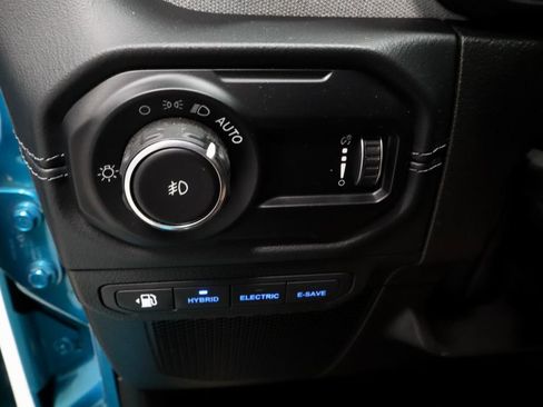 Used 2024 Jeep Wrangler Unlimited Sahara w/ Technology Group AWD/4WD image 27