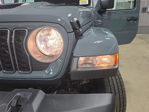 New 2026 Jeep Gladiator Sport image 33