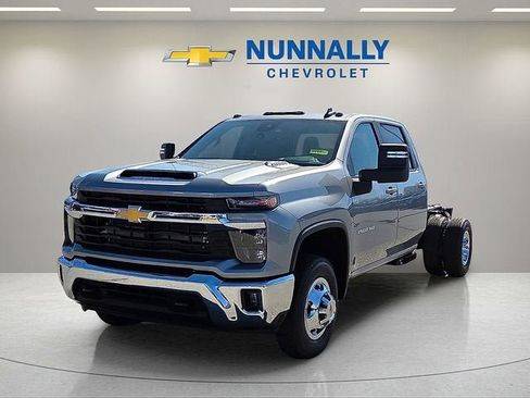 New 2026 Chevrolet Silverado 3500 LT w/ Convenience Package AWD/4WD image 1