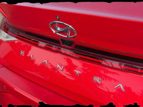 Used 2021 Hyundai Elantra Limited FWD image 33