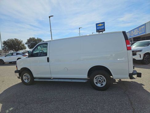 Used 2024 GMC Savana 2500 w/ Driver Convenience Package image 5