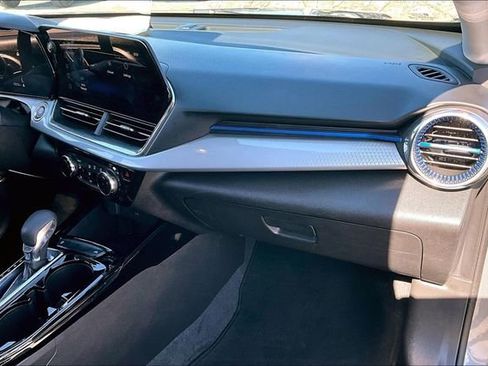 Used 2025 Chevrolet Trax LT w/ LT Convenience Package image 21