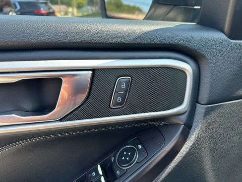 Used 2020 Ford Explorer XLT w/ Equipment Group 202A RWD image 14