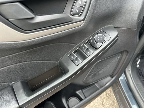 Used 2022 Ford Escape SE FWD image 17