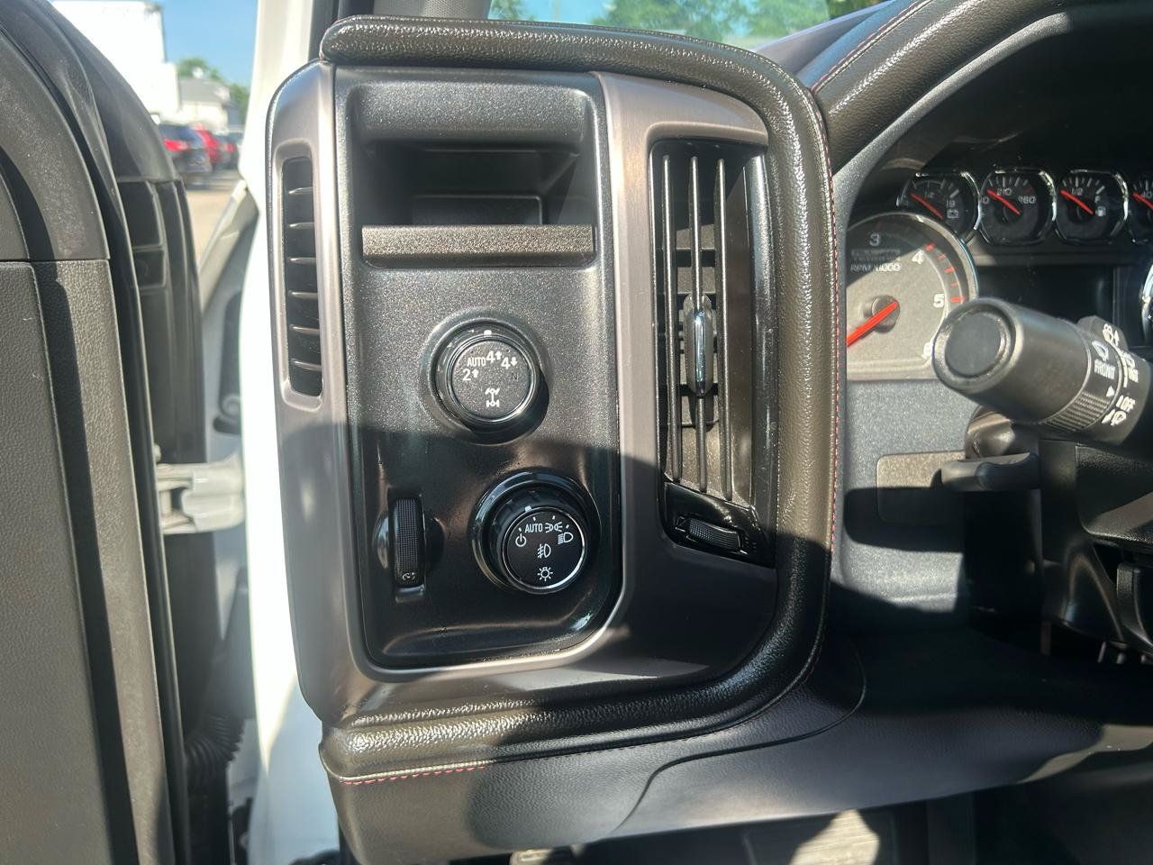 Used 2018 GMC Sierra 1500 SLT AWD/4WD image 24