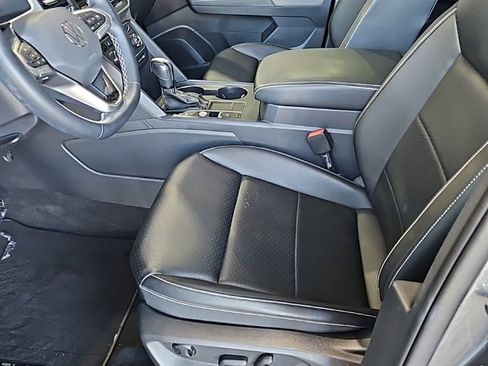 Used 2023 Volkswagen Atlas SE image 30