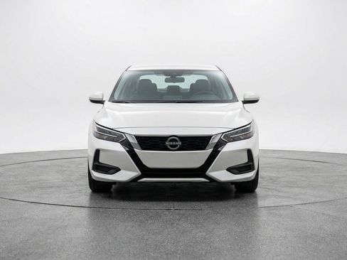 Used 2025 Nissan Sentra SV FWD image 2
