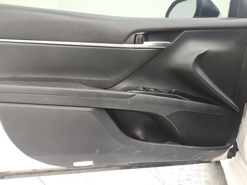 Used 2019 Toyota Camry SE image 11