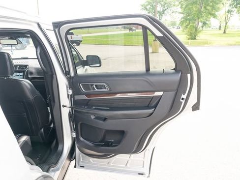 Used 2019 Ford Explorer Platinum AWD/4WD image 15