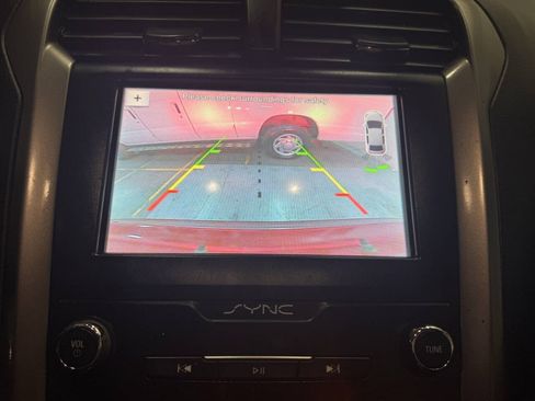 Used 2019 Ford Fusion SE FWD image 21