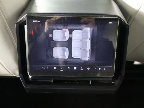 Used 2024 Tesla Cybertruck AWD Crew Cab image 38