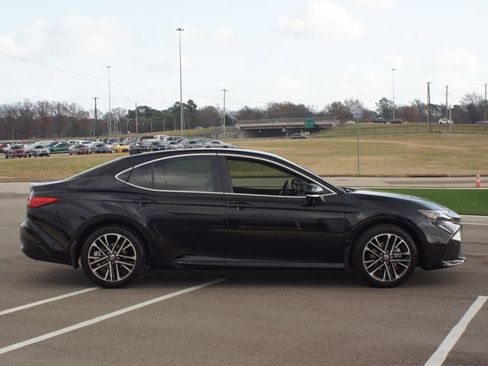 Used 2026 Toyota Camry Hybrid image 20