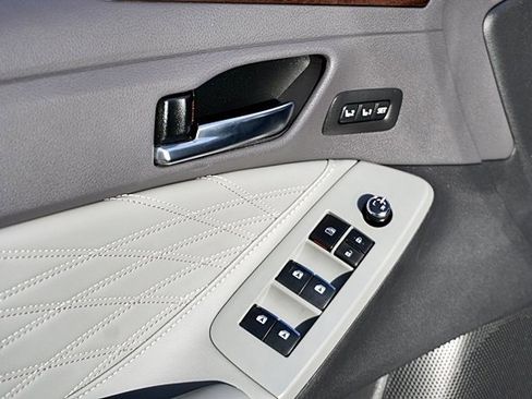 Used 2019 Toyota Avalon XLE image 23