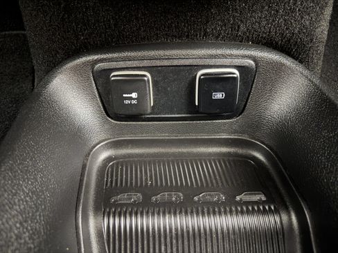 Used 2018 Chrysler Pacifica Limited w/ Advanced Safetytec Group FWD image 21