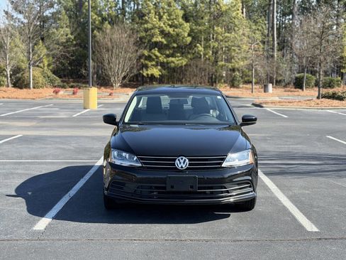 Used 2017 Volkswagen Jetta S image 2