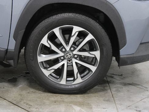 Used 2022 Toyota Corolla Cross XLE w/ Convenience Package AWD/4WD image 12