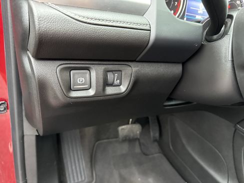 Used 2023 GMC Acadia SLE w/ Driver Convenience Package FWD image 19