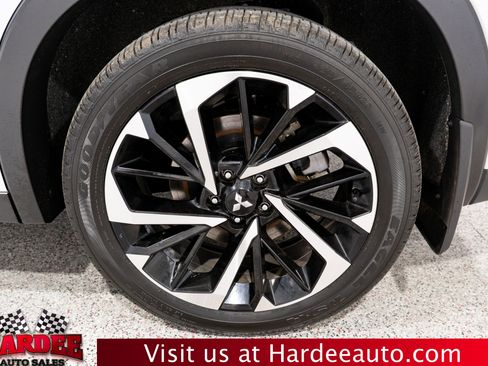 Used 2024 Mitsubishi Outlander SE Black Edition FWD image 10