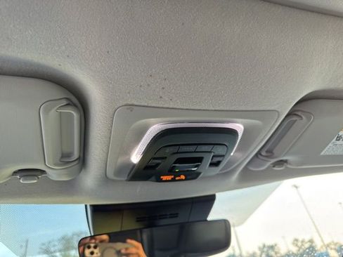 Used 2023 Toyota Corolla Cross XLE image 20