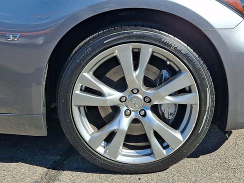 Used 2017 INFINITI Q70 L 3.7 AWD/4WD image 9