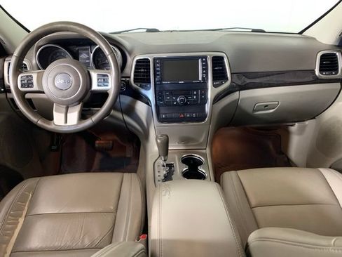Used 2011 Jeep Grand Cherokee Laredo AWD/4WD image 2