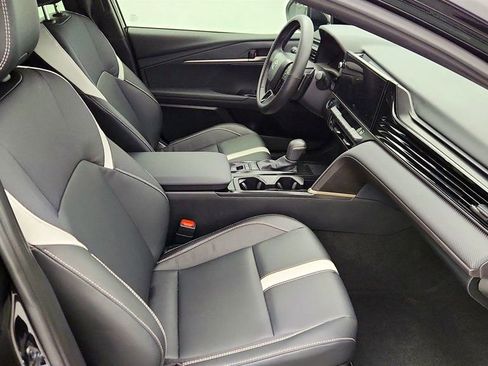 Used 2025 Toyota Camry SE image 24