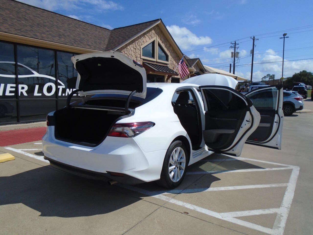 Used 2023 Toyota Camry LE FWD image 22